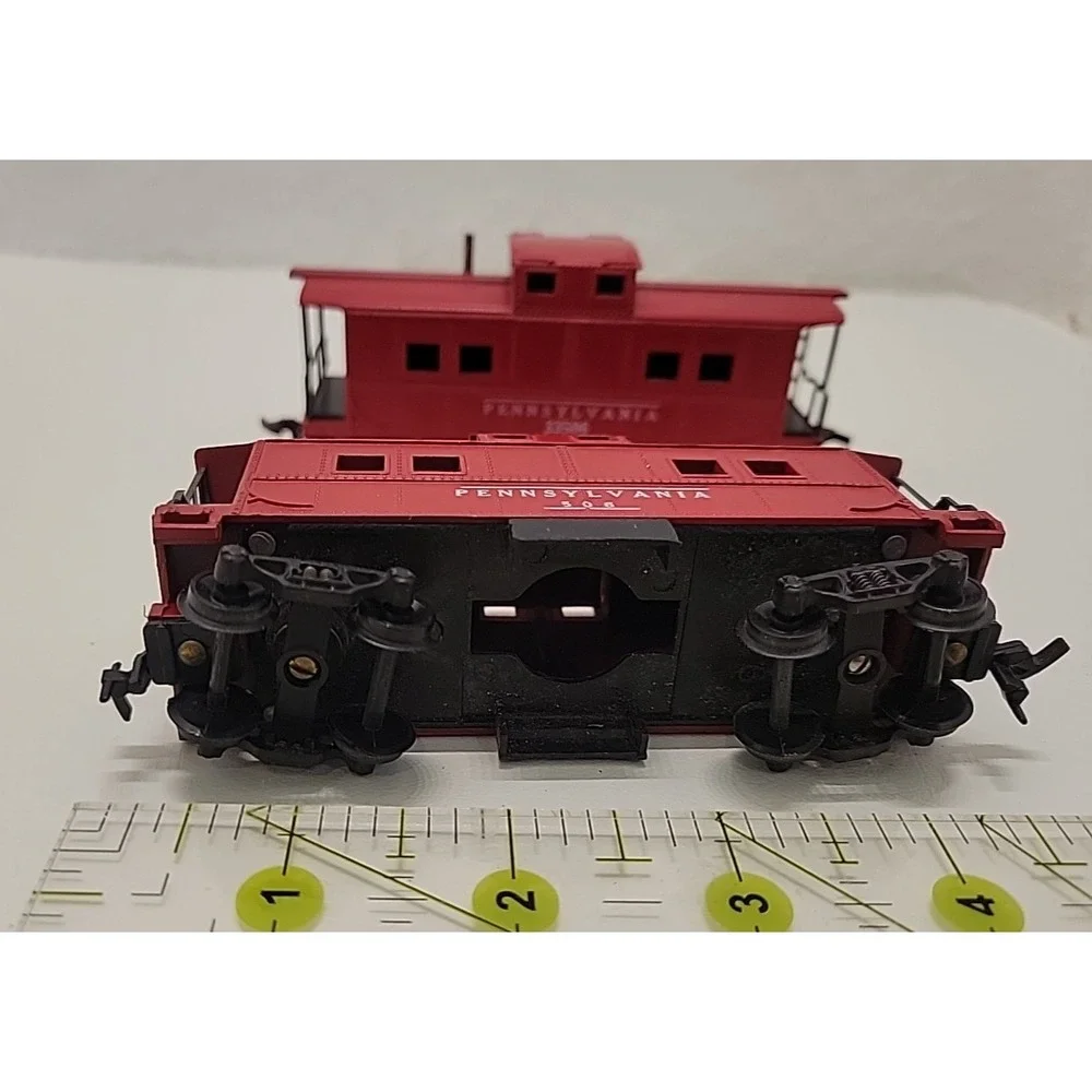 Vintage HO SCALE PENNSYLVANIA 506 CABOOSE & 33506